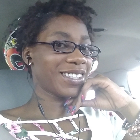 Meet your Posher, Valarie - Picture 1 of 1